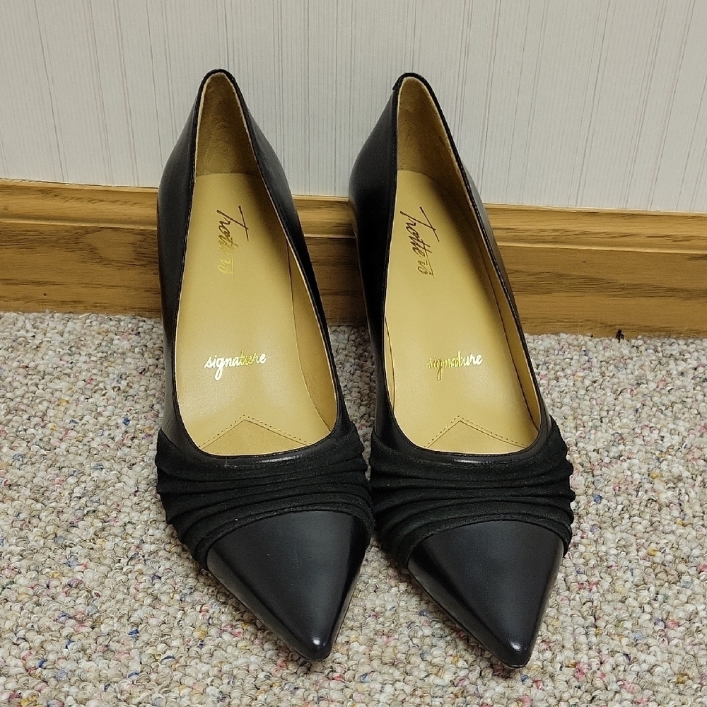 Trotters Signature Women' Kitten Heel Black Pointed Toe Heels. 9W NWOT old money